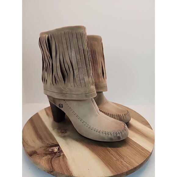 Born Banbury Fringe Moc Bootie Women's Size 6 Tan Nubuck Heeled W02016 - Picture 3 of 10